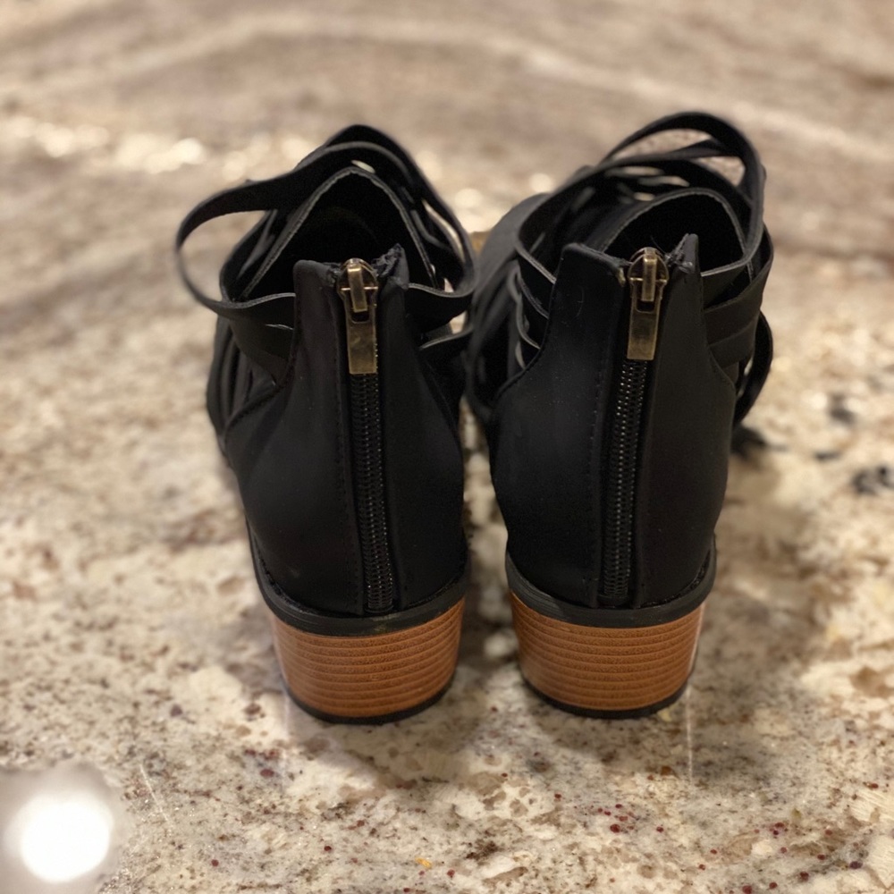 Black crossover booties - Picture 3 of 4